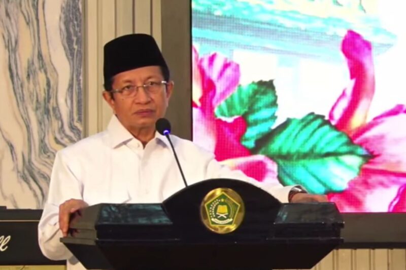 Menteri Agama RI, Nasaruddin Umar saat menyampaikan pesan pada acara retreat di Kampus IPDN Jatinangor, Jawa Barat, Kamis (26/6/2025).