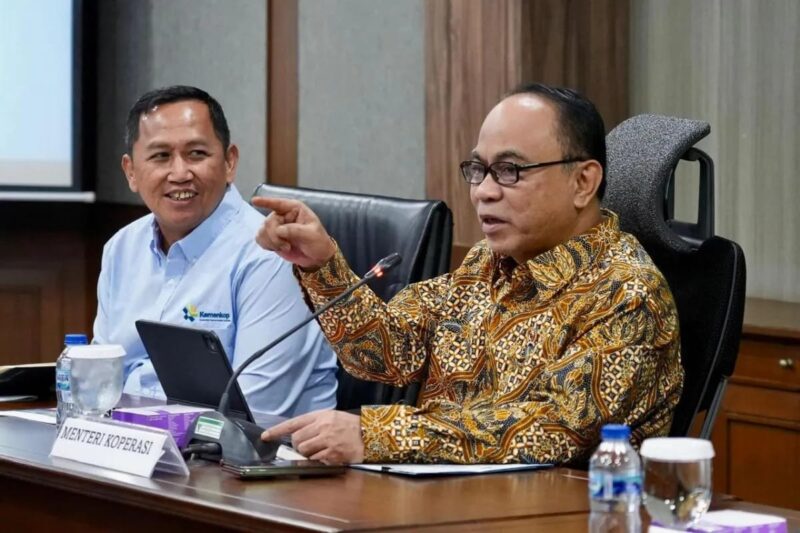 Menteri Koperasi Budi Arie Setiadi sebut KSP harus ikut membantu membiayai Koperasi Desa Merah Putih, Kamis (26/6/2025).
