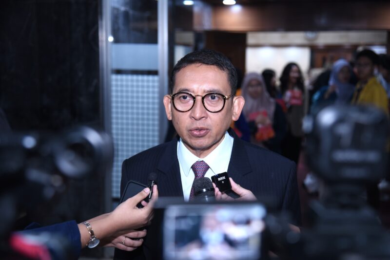Menteri Kebudayaan RI, Fadli Zon, rencana pembuatan buku sejarah Indonesia aka nada 10 jilid.