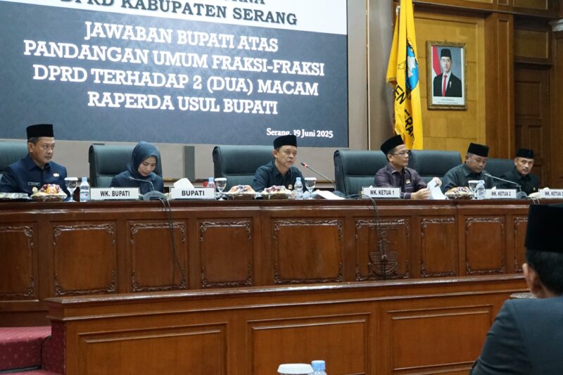 Bupati Serang Ratu Rachmatuzakiyah menghadiri rapat paripurna DPD Kabupaten Serang, Kamis (19/6/2025).