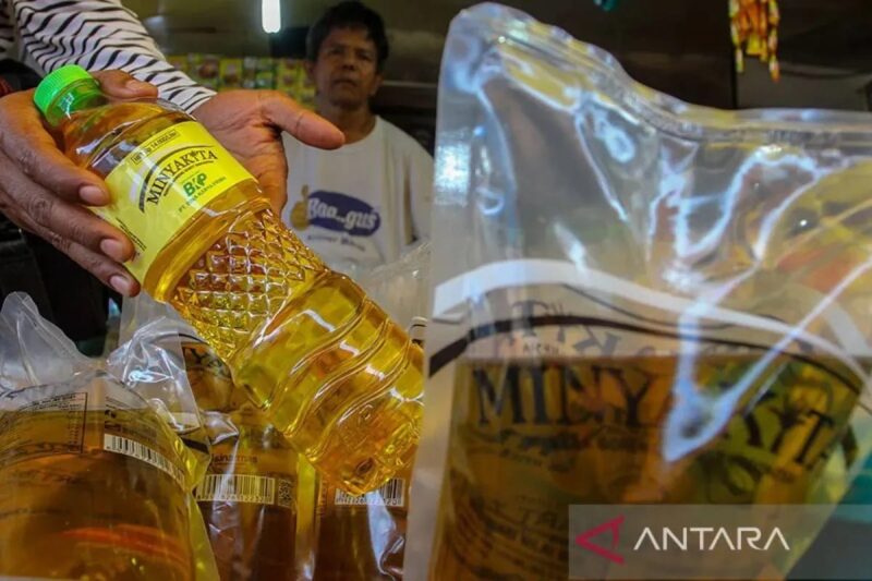 MinyaKita diusulkan Gabungan Industri Minyak Nabati Indonesia (GIMNI) didistribusikan langsung ke masyarakat kecil.