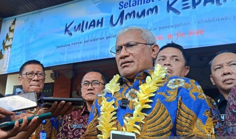 Kepala BNN RI Komisaris Jenderal Polisi Marthinus Hukom saat menjawab pertanyaan wartawan, di Bali, Selasa (15/7/2025).