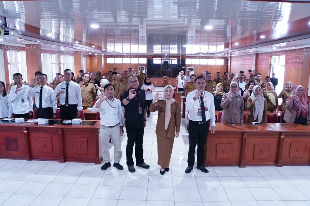 Bupati Serang acara Penguatan Hak Asasi Manusia bagi Aparatur Negara yang mengusung tema “Pencegahan Tenaga Migran non-Prosedural” yang diselenggarakan oleh Kantor Wilayah Kementerian HAM Banten di Aula Tb Suwandi Pemkab Serang, Selasa (22/7/2025), 