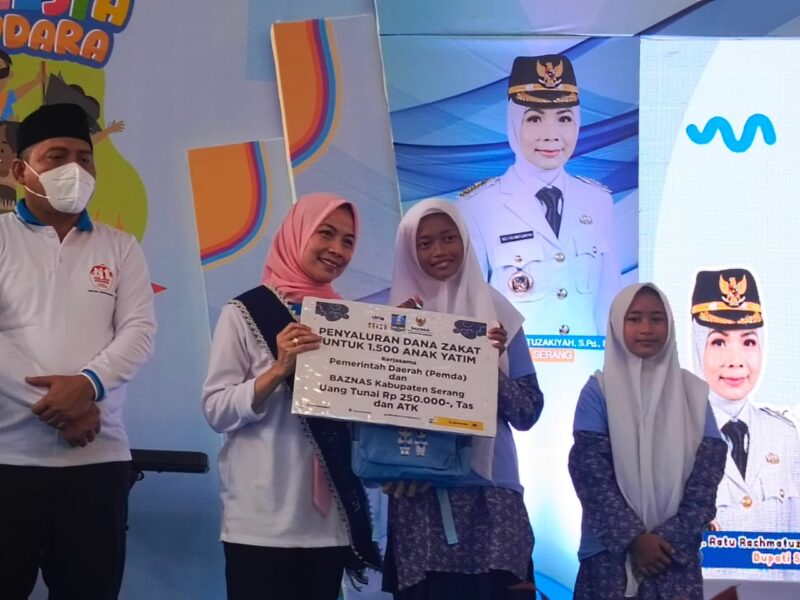 Bupati Serang, Ratu Rachmatuzakiyah saat menghadiri acara peringatan Hari Anak Nasional di Lapangan Tennis Indoor, Pendopo Kabupaten Serang, Rabu (23/7/2025).