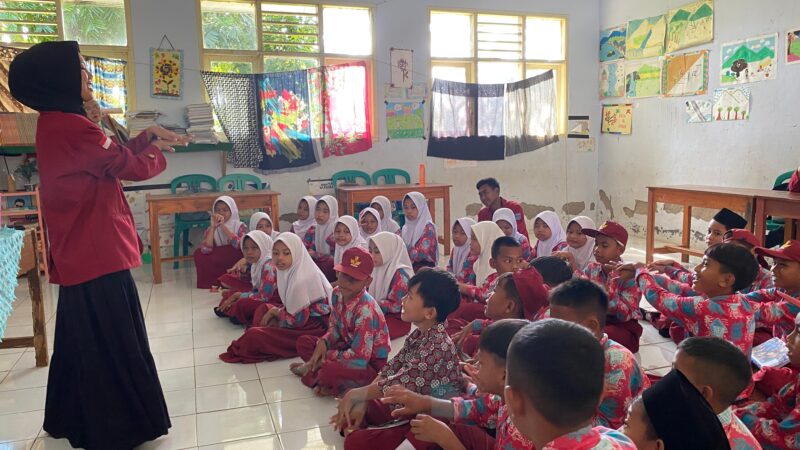 Mahasiswa UNIBA menggelar kegiatan edukasi cuci tangan di SDN 01 Margaluyu, Kecamatan Sajira, Kabupaten Lebak, Rabu (23/07/2025).