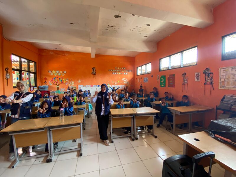 Mahasiswa KKM Kelompok 22 Uniba sukses mengadakan kegiatan edukatif bertajuk “Proyek Mini Pembuatan Kecambah Kacang Hijau” di SDN Banjarnegara, Kecamatan Ciwandan, Kota Cilegon, Rabu (23/7/2025).
