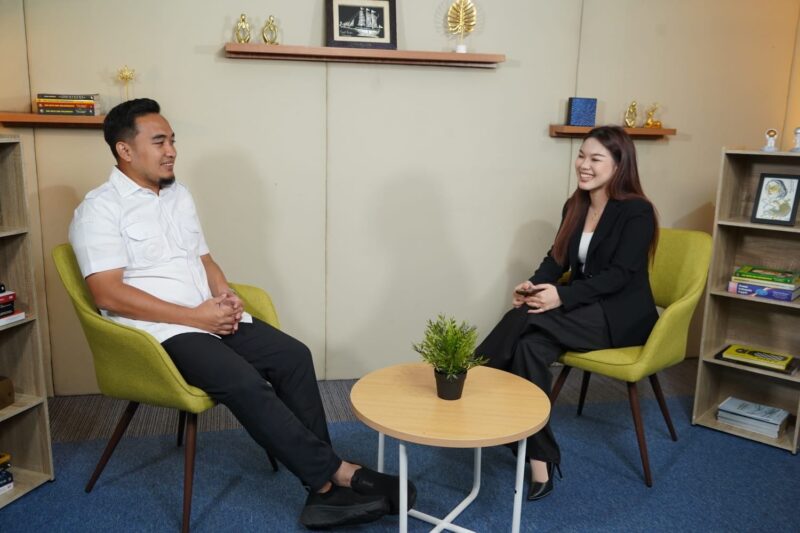 Walikota Cilegon, Robinsar, hadir sebagai narasumber dalam program Nusaraya yang digelar di Kompas Gramedia, Rabu (30/07/2025). 
