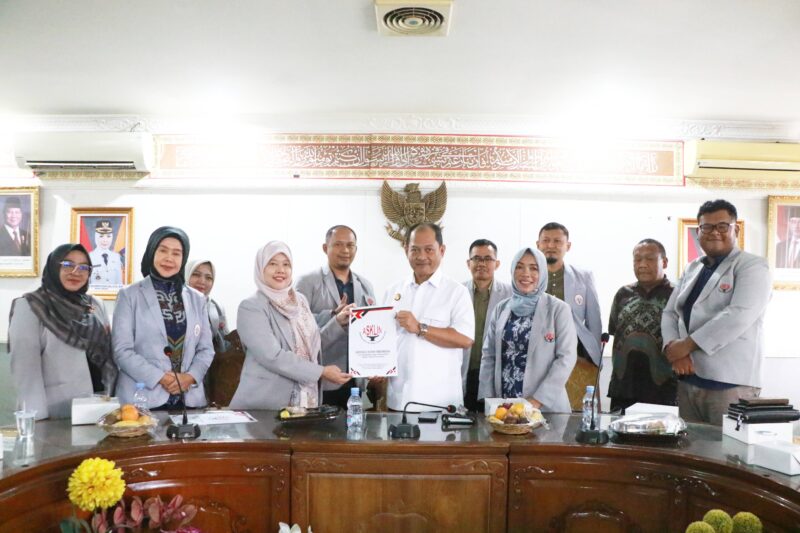 Najib Hamas saat audiensi bersama Ketua dan Pengurus Asklin Kabupaten Serang di Aula KH. Syam’un pada Rabu, (16/7/ 2025)