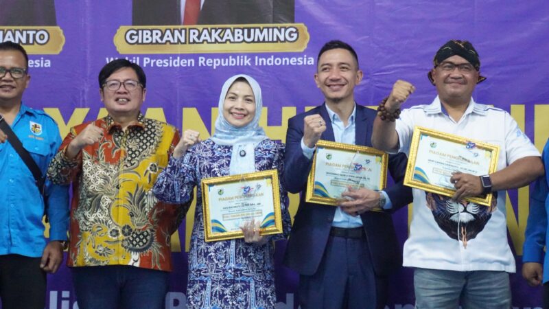 Bupati Serang Ratu Rachmatuzakiyah mendapatkan penghargaan KNPI Award 2025 sebagai Kepala Daerah Peduli Pengembangan SDM Pemuda dan UMKM dari DPP KNPI, Rabu (23/7/2025).