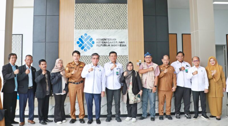 Menteri Ketenagakerjaan Republik Indonesia (Menaker RI), Yassierli, membuka Project Based Learning (PBL) Smart Sector di Balai Besar Pelatihan Vokasi dan Produktivitas (BBPVP) Serang, Senin, (4/8/2025). 