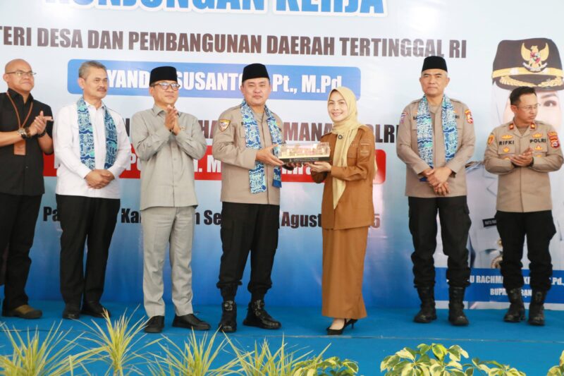 Kepala Badan Pemelihara Keamanan (Kabarhakam) Polri, Komisaris Jendral (Komjen) Polisi Muhammad Fadil Imran ditemani Menteri Desa dan Pembangunan Daerah Tertinggal (Mendes PDT), Yandri Susanto melakukan Kunjungan Kerja (Kunker) ke Pondok Pesantren (Ponpes) Bai Mahdi Soleh Ma’mun di Desa Sindangheula, Kecamatan Pabuaran pada Selasa, (5/8/2025) siang.