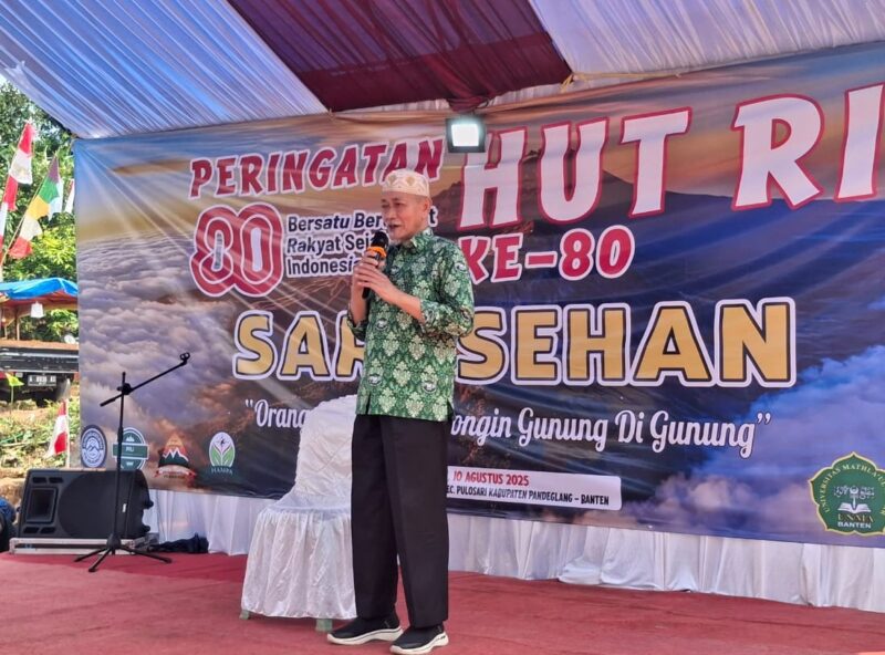 Tokoh Banten KH Embay Mulya Syarief saat sambutan.