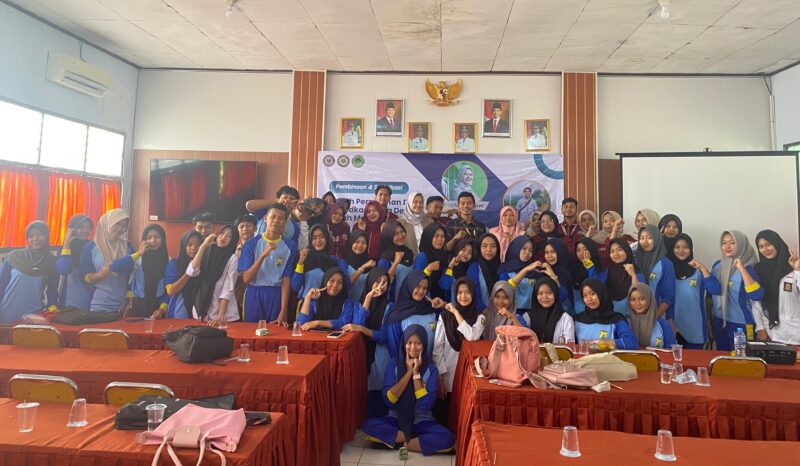 KKM Uniba Kelompok 63 sosialisasi pencegahan usia dini.