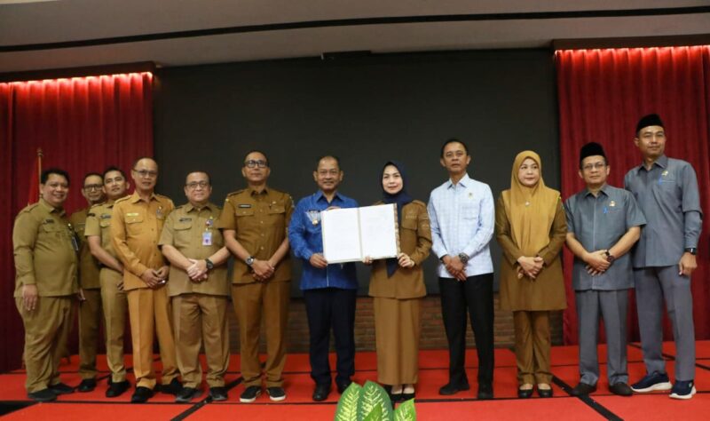 Bupati Serang Ratu Rachmatuzakiyah membuka kegiatan Musrenbang RPJMD Kabupaten Serang tahun 2025-2029, di Forbis Hotel, Kecamatan Waringinkurung, Selasa (12/8/2025).  
