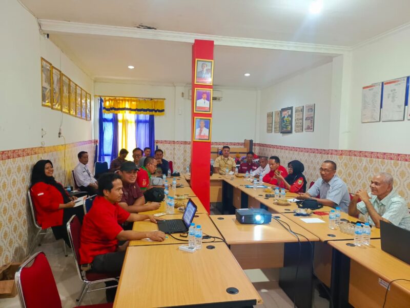 Ketua PMI Kota Cilegon, H. Abdul Hakim Lubis, memimpin langsung rapat persiapan sekaligus pembentukan Panitia Jumpa Bakti Gembira (Jumbara) PMR Tingkat Kota Cilegon ke-XI tahun 2025, yang digelar di Aula Markas PMI Kota Cilegon, Rabu (13/8/2025).