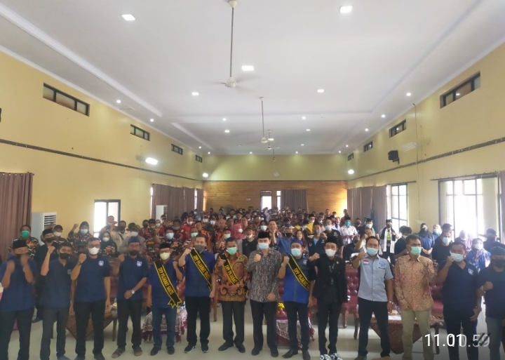 Pejabat Sakti (Persatuan Jawara Banten, Santri dan Kaum Intelektual) merupakan kumpulan tokoh dan aktivis Banten yang konsen menjaga persatuan dan kesatuan.