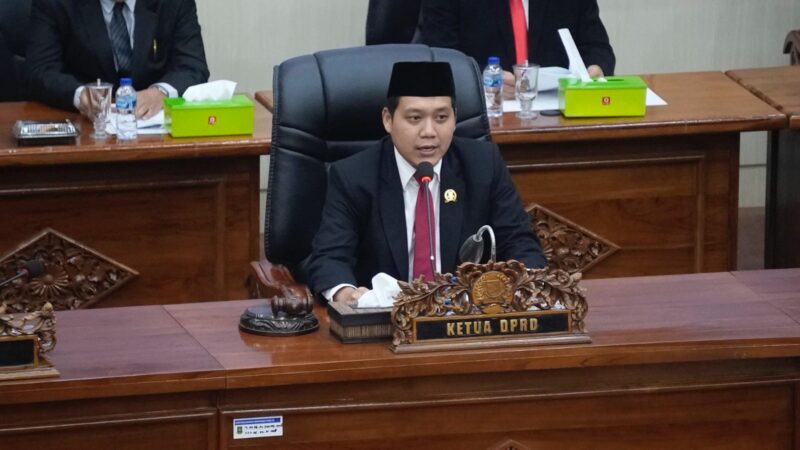 DPRD Kota Cilegon menggelar Rapat Paripurna Istimewa dalam rangka mendengarkan Pidato Kenegaraan Presiden Republik Indonesia pada peringatan Hari Ulang Tahun (HUT) ke-80 Kemerdekaan RI. Kegiatan berlangsung di Ruang Rapat Paripurna DPRD Kota Cilegon 
