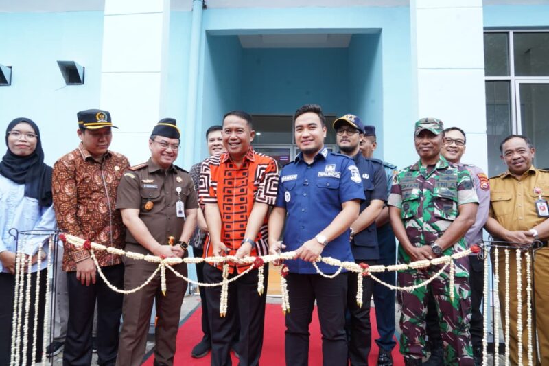 Walikota Cilegon Robinsar resmikan tiga Dapur MBG Satuan Pelayanan Pemenuhan Gizi (SPPG) Asa Sport Center di Gor ASA Sport Center Cilegon, Selasa (19/08/2025).