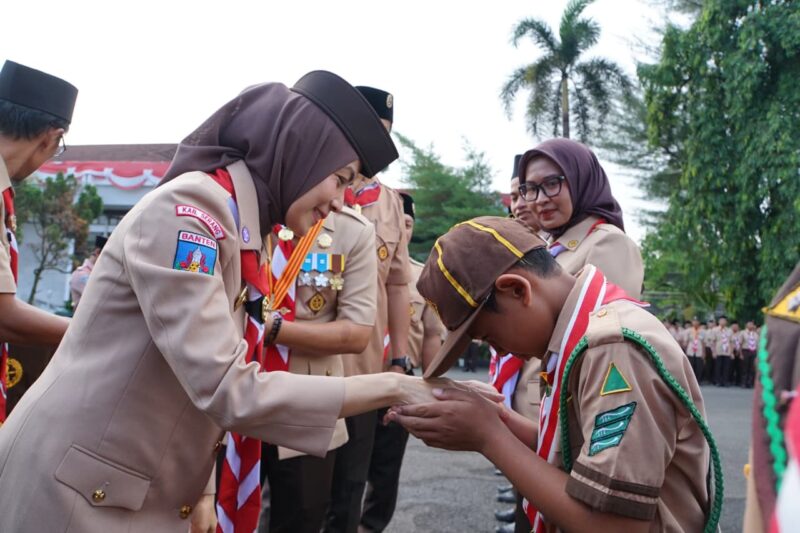 Bupati Serang Ratu Zakiyah saat peringatan Hari Pramuka ke-64 tahun 2025 di halaman Pendopo.