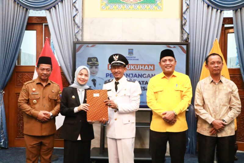 Bupati Serang Ratu Zakiyah usai mengukuhkan Perpanjangan Masa Jabatan Kepala Desa periode Pemilihan Tahun 2017 di Kabupaten Serang di Pendopo  pada Senin, (11/8/2025).  