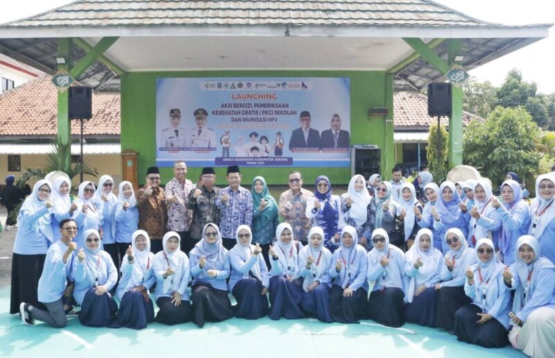 Wabup Najib Hamas, Launching Gerakan Aksi Bergizi di MTsN 4 Kabupaten Serang, Kecamatan Anyer, Kamis, (31/7/2025). Kegiatan ini dirangkaikan dengan pemeriksaan kesehatan gratis dan imunisasi HPV bagi para siswa. 