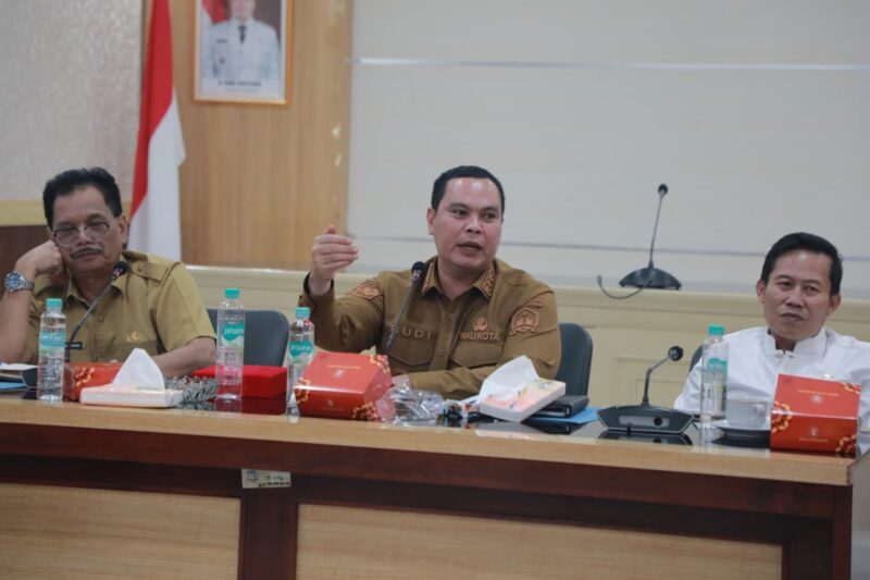 Walikota Serang Budi Rustandi bersama jajaran Forkopimda Kota Serang menggelar pertemuan bersama sejumlah tokoh masyarakat dan ulama, Selasa (2/9/2025).