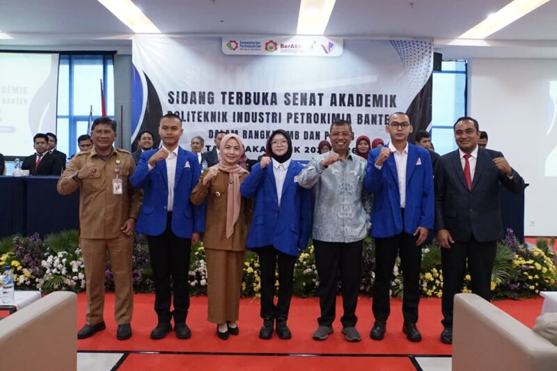 Bupati Serang Ratu Rachmatuzakiyah menghadiri acara pembukaan Pengenalan Kehidupan
Kampus bagi Mahasiswa Baru (PKKMB) Politeknik Industri Petrokimia Banten tahun akademik 2025/2026, Selasa 16 September 2025.