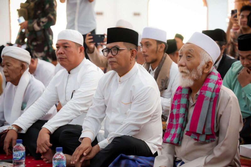 Gubernur Banten Andra Soni ajak seluruh pemangku kepentingan untuk bersama-sama menjaga Keamanan dan ketertiban masyarakat (Kamtibmas) pada acara Istigosah bersama yang dipimpin oleh Abuya Muhtadi di masjid Agung As-tsauroh, Kota Serang, Minggu (31/8/2025).
