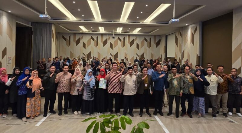 Jajaran dekanat FKIP Untirta foto bersama, Selasa 18 November 2025.