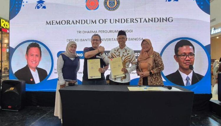 Rektor Uniba Prof Dr Bambang Dwi Suseno (kedua dari kanan) melakukan kerja sama dengan DPD REI Banten.