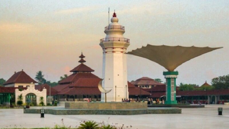 Masjid Banten Lama salah satu destinasi wisata religi di Banten.