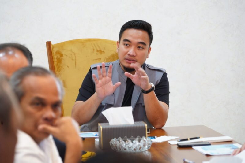 Walikota Cilegon, Robinsar, usai memimpin rapat persiapan mudik gratis di Rumah Dinas Walikota Cilegon, Rabu (4/3/2026). 