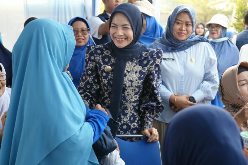 Bupati Serang Ratu Zakiyah saat menyapa nasabah Bank BJB KCK Banten, Jumat 4 September 2026. (Diskominfo Kab Serang)